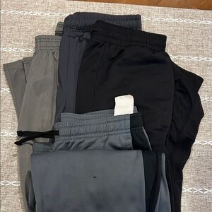 Boys L Athletic Joggers in Black and Gray